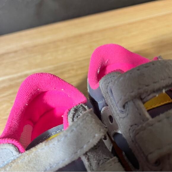 Saucony Gray Jazz Hook And Loop Sneakers Size 4.5 - Picture 5 of 10